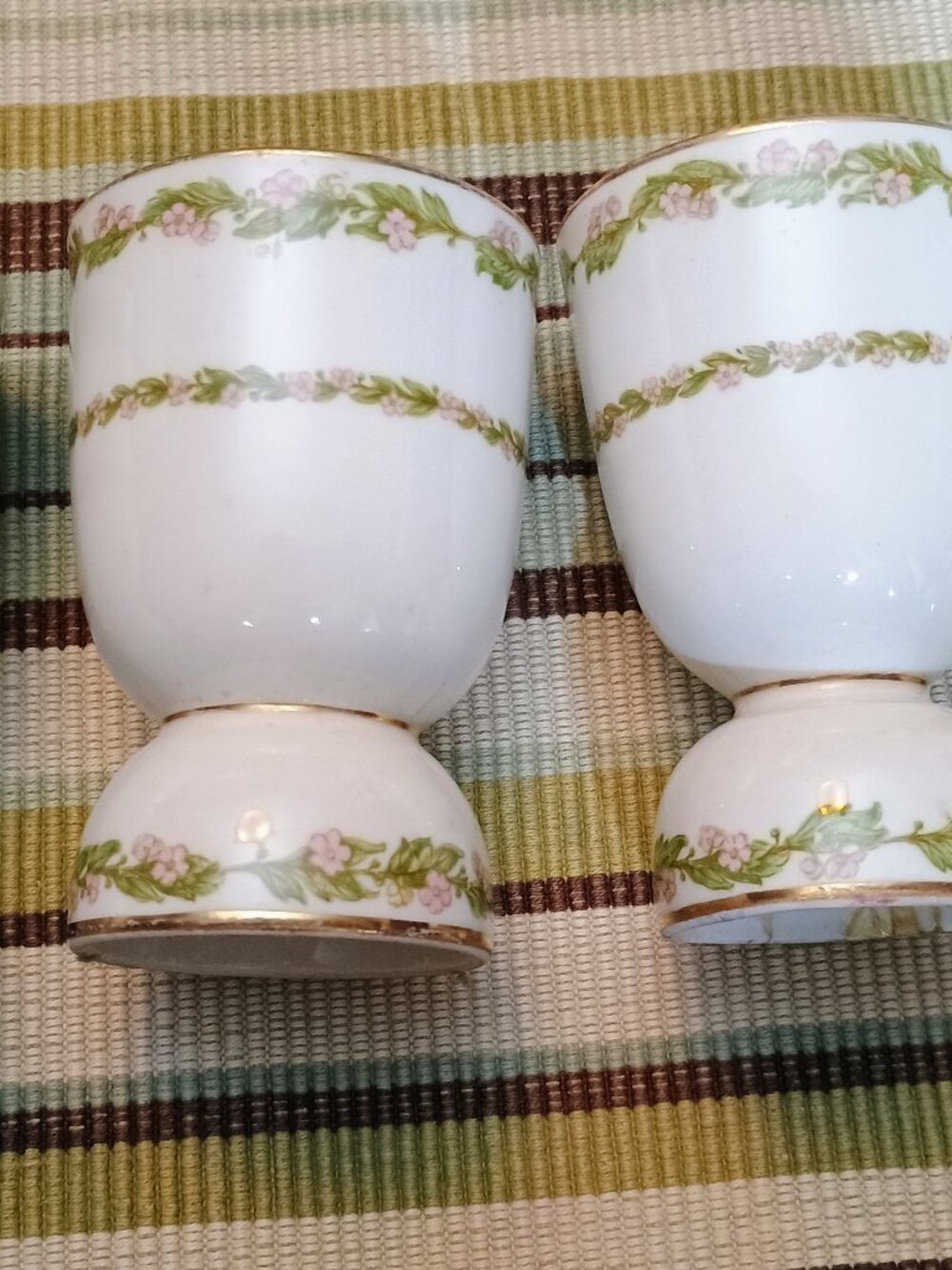 4 Matching vintage eggcups